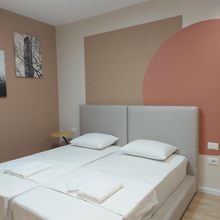 Center Cozy Nest Hotel Tiranë Luaran gambar