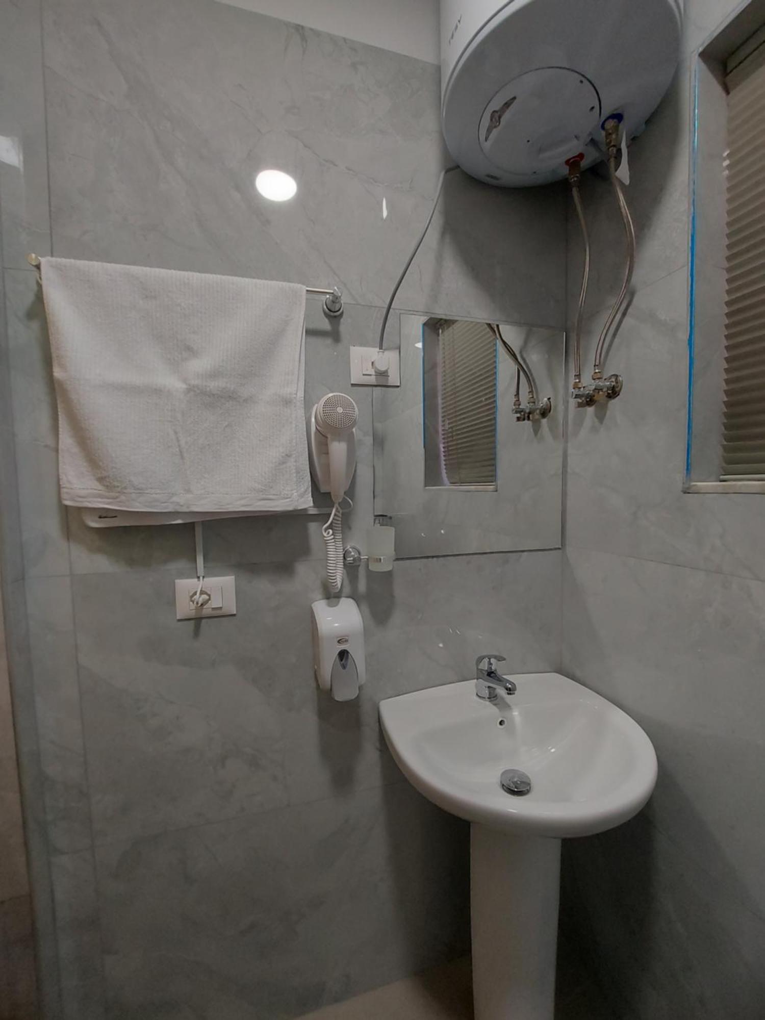 Center Cozy Nest Hotel Tiranë Luaran gambar