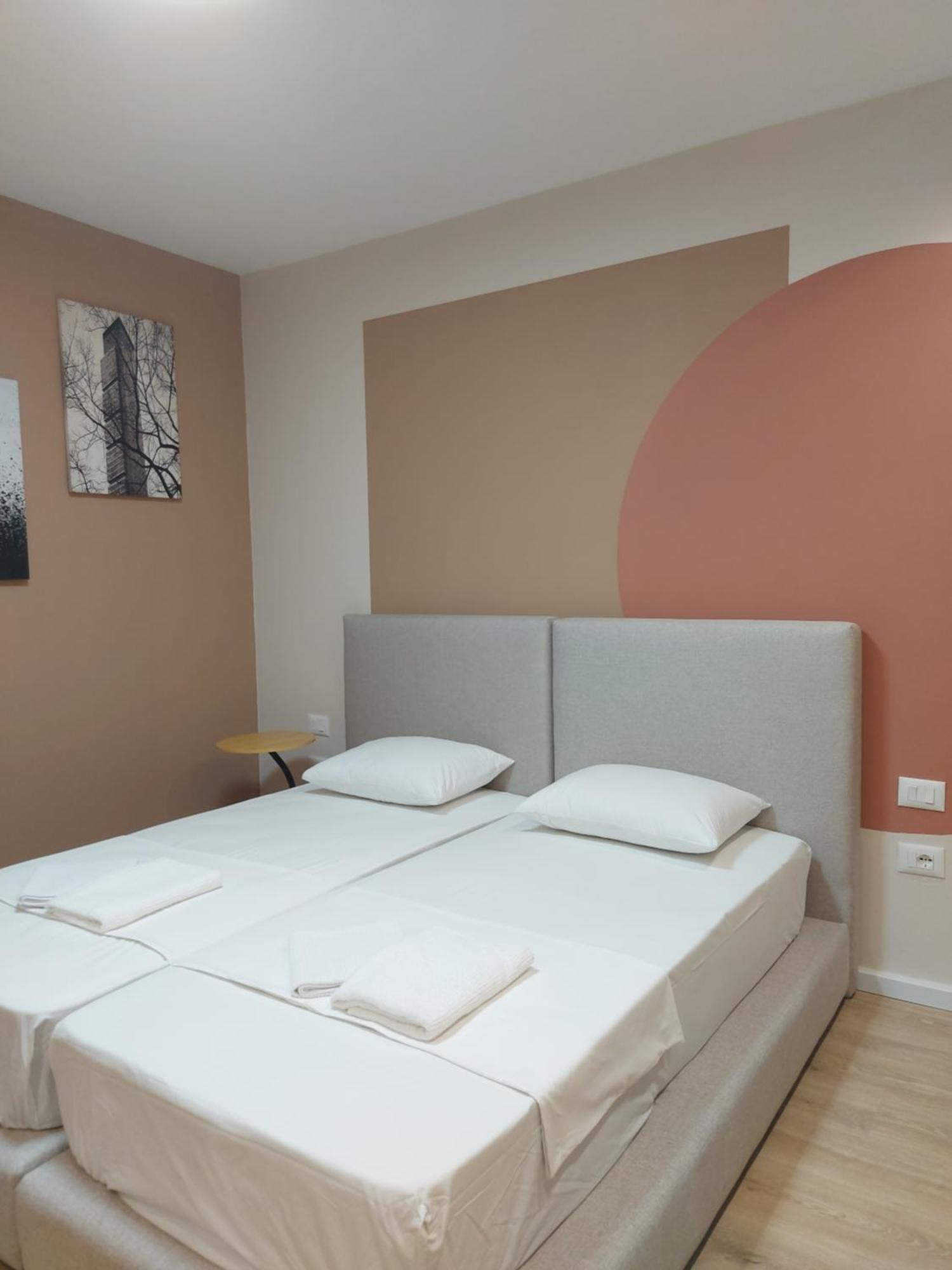 Center Cozy Nest Hotel Tiranë Luaran gambar