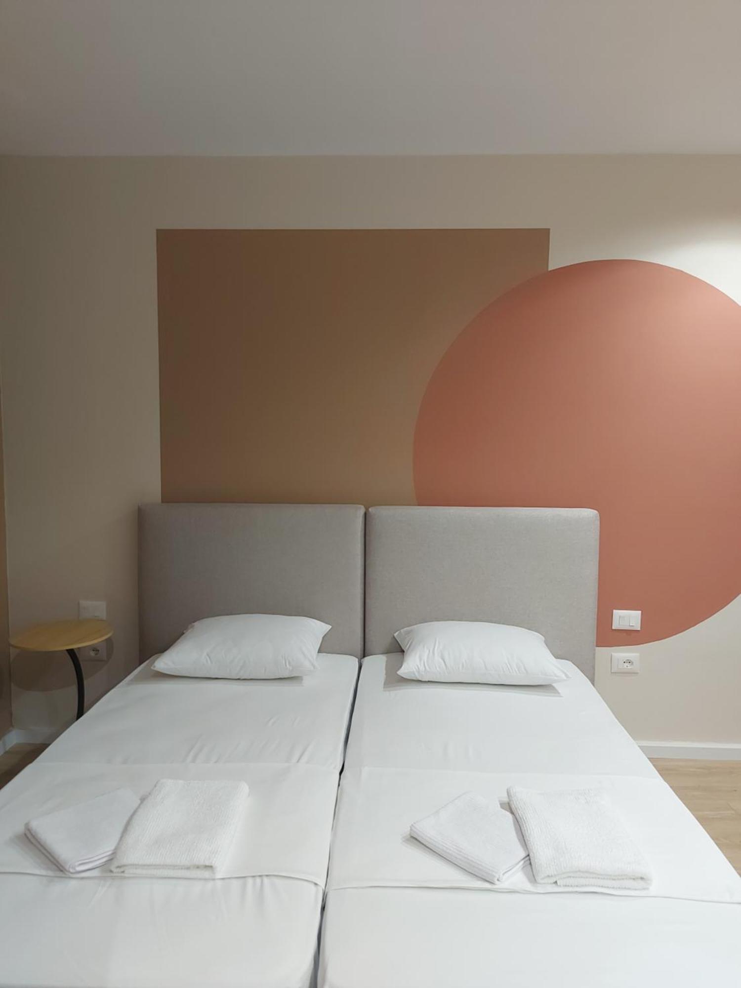 Center Cozy Nest Hotel Tiranë Luaran gambar