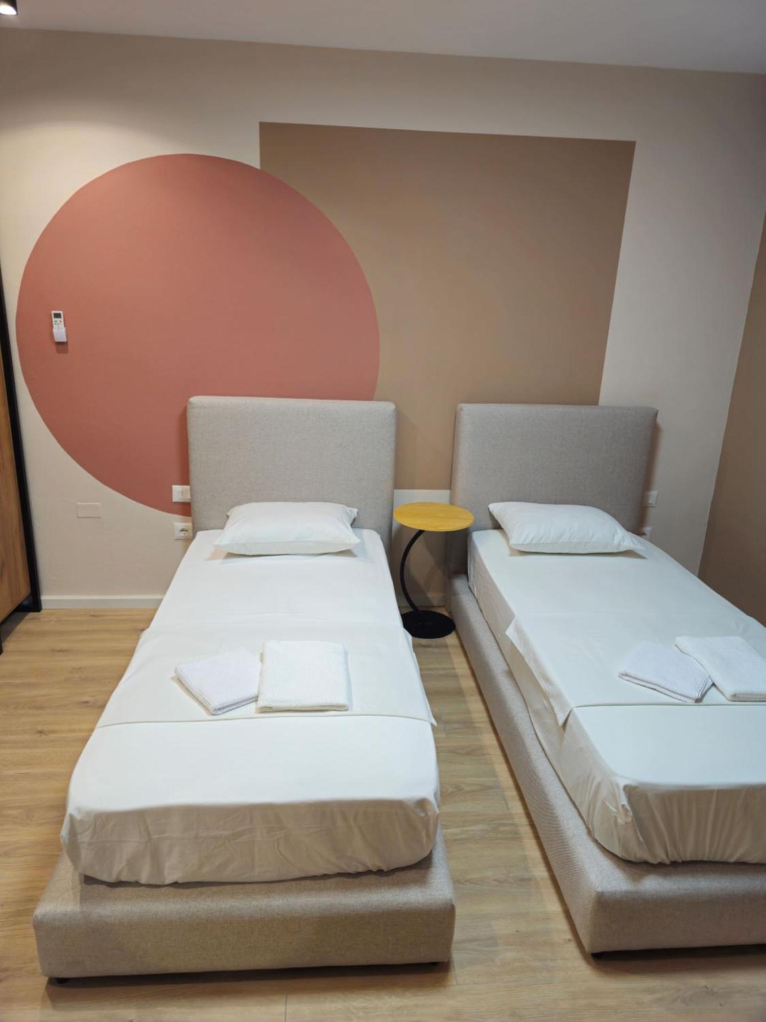 Center Cozy Nest Hotel Tiranë Luaran gambar
