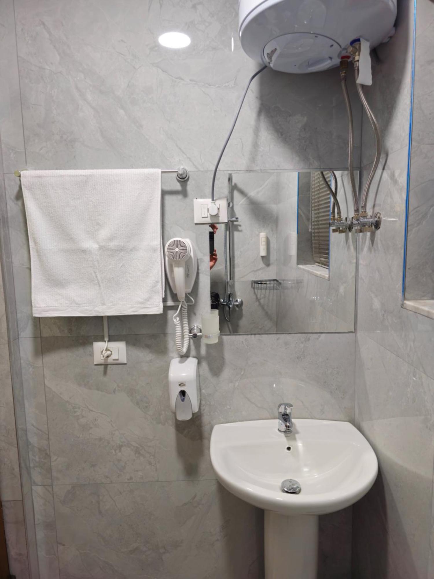 Center Cozy Nest Hotel Tiranë Luaran gambar